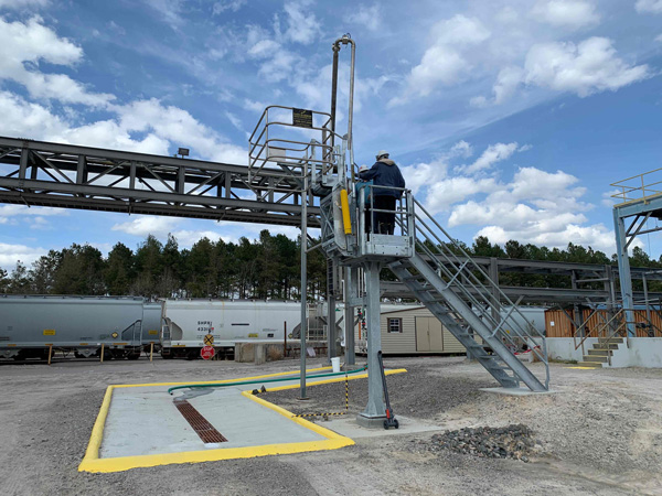 Self Leveling Tread Gangways